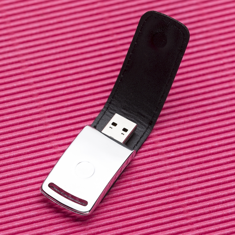 PEN DRIVE DE COURO 8GB